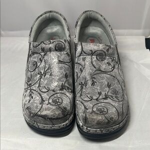 Klogs Grey Floral Patterned Clogs